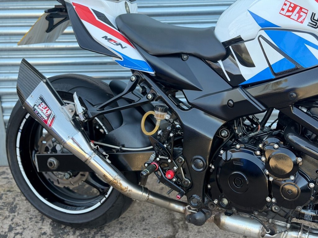Suzuki GSR750