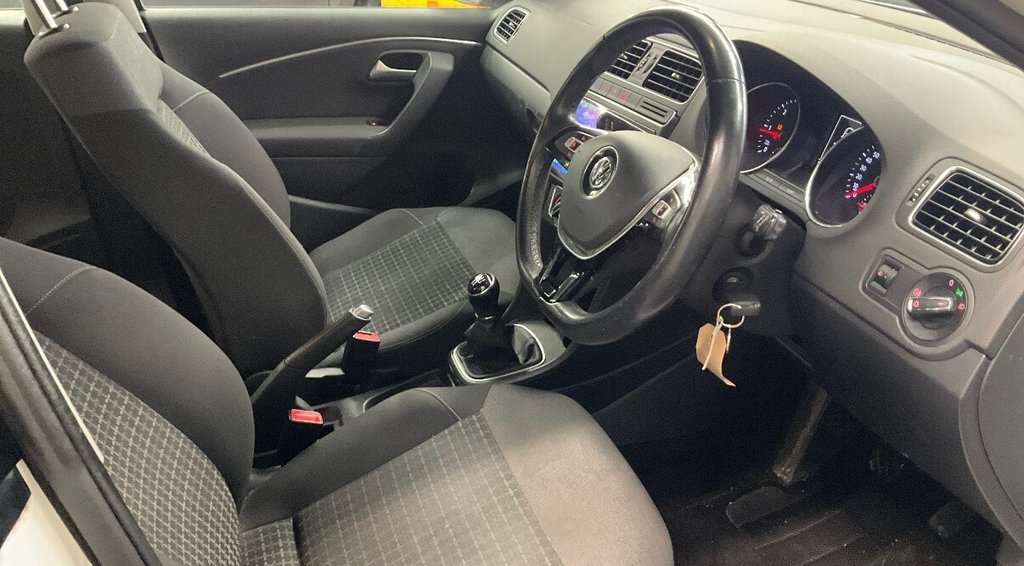 Used Volkswagen Polo 2015 for sale - 77681143: Photo 9