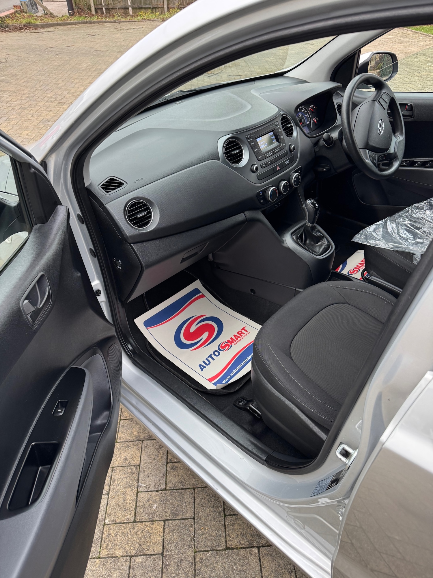 Used Hyundai i10 2017 for sale - 77095228: Photo 11