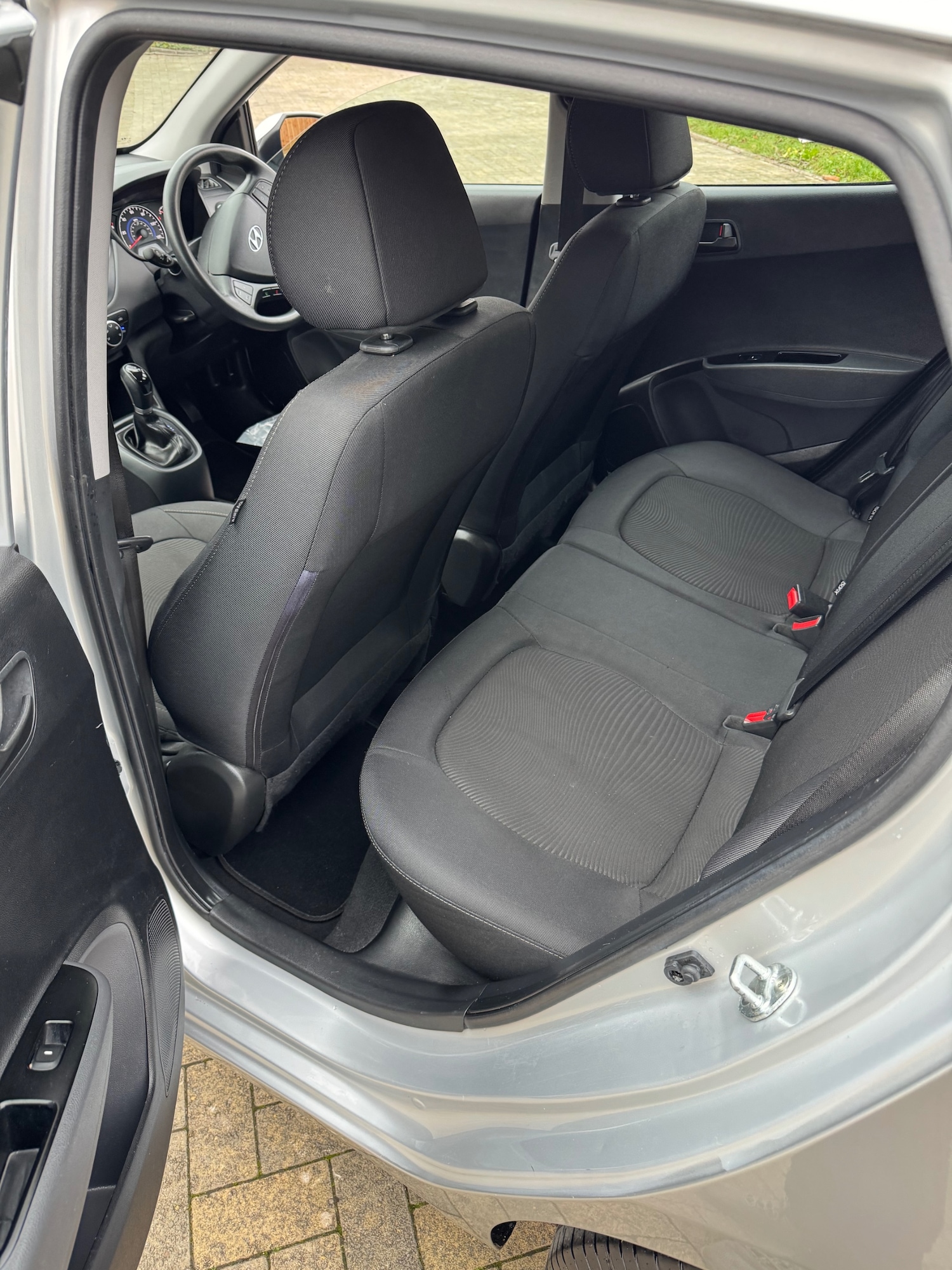 Used Hyundai i10 2017 for sale - 77095228: Photo 9