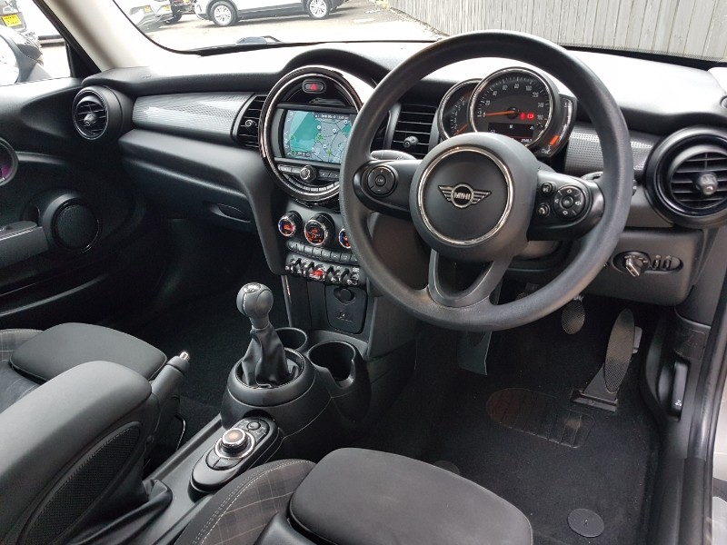 Used MINI Hatch 2019 for sale - 76369815: Photo 2