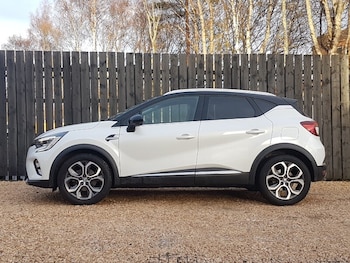 Used Renault Captur 2023 for sale - 76763678: Photo