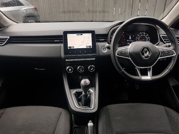 Used Renault Clio 2021 for sale - 76317672: Photo 2