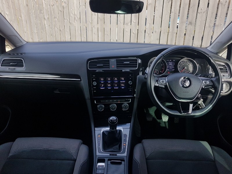 Used Volkswagen Golf 2019 for sale - 77651893: Photo 2
