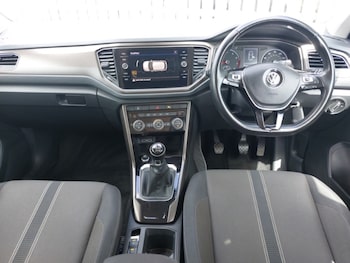 Used Volkswagen T-Roc 2018 for sale - 79164607: Photo