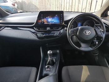 Used Toyota C-HR 2017 for sale - 77932981: Photo