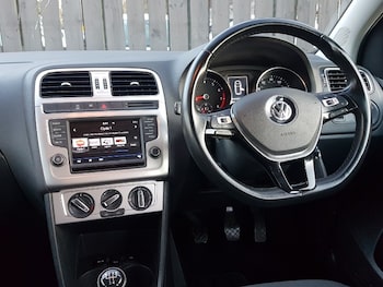 Used Volkswagen Polo 2017 for sale - 76663916: Photo