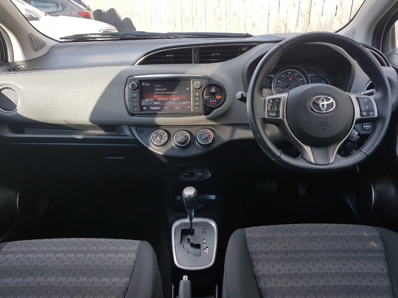 Used Toyota Yaris 2016 for sale - 77311701: Photo 2