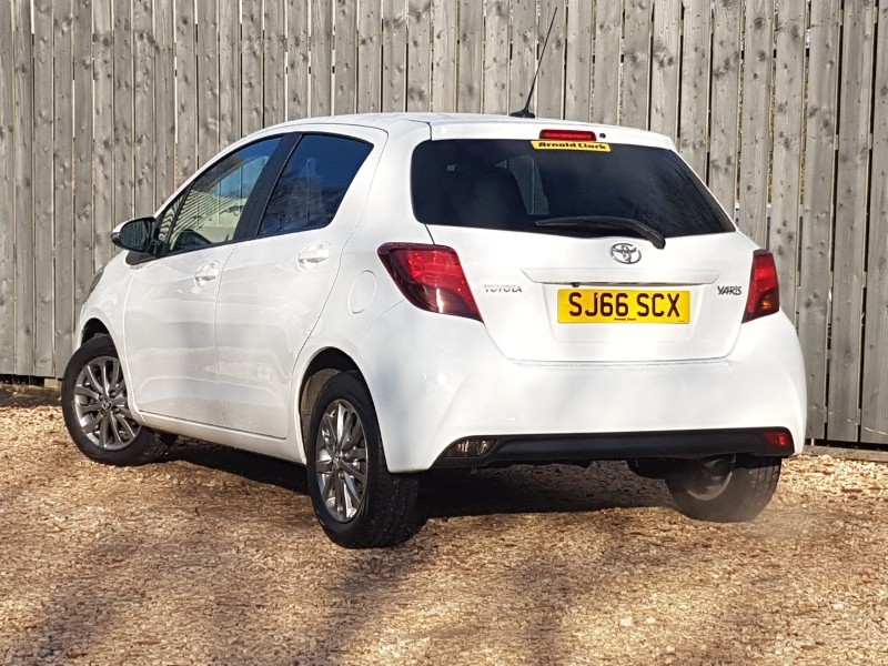 Used Toyota Yaris 2016 for sale - 77269864: Photo 3