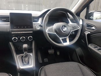 Used Renault Captur 2023 for sale - 76195300: Photo 2