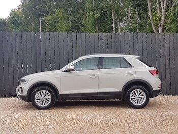 Used Volkswagen T-Roc 2024 for sale - 75514057: Photo