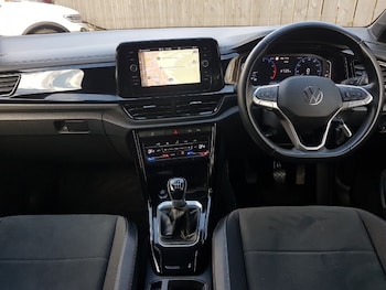 Used Volkswagen T-Roc 2023 for sale - 76533116: Photo