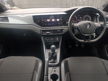 Used Volkswagen Polo 2019 for sale - 76160400: Photo