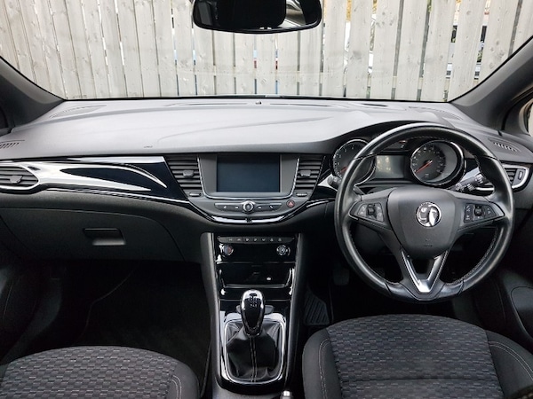 Used Vauxhall Astra 2017 for sale - 76314170: Photo 2