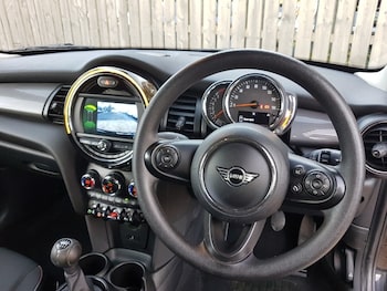 Used MINI Hatch 2019 for sale - 77034856: Photo