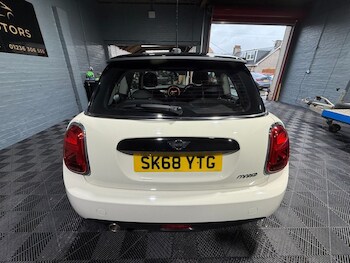 Used MINI Hatch 2018 for sale - 77521107: Photo