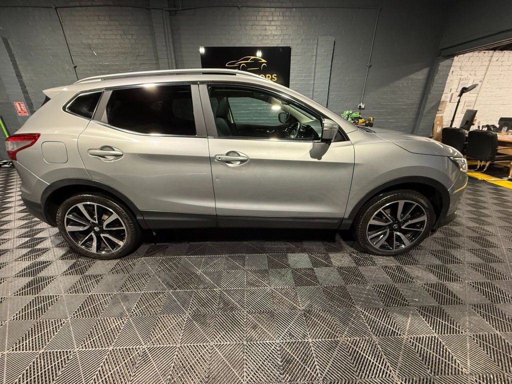 Used Nissan Qashqai 2017 for sale - 77521103: Photo 2