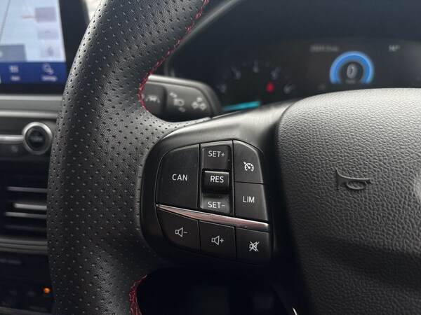 Used Ford Focus 2022 for sale - 76128330: Photo 19