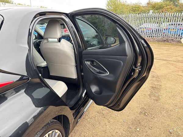 Used Toyota Yaris 2022 for sale - 76128137: Photo 40