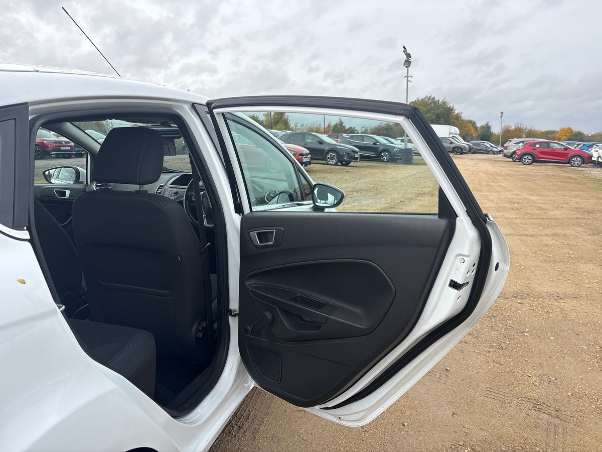 Used Ford Fiesta 2013 for sale - 76706792: Photo 32