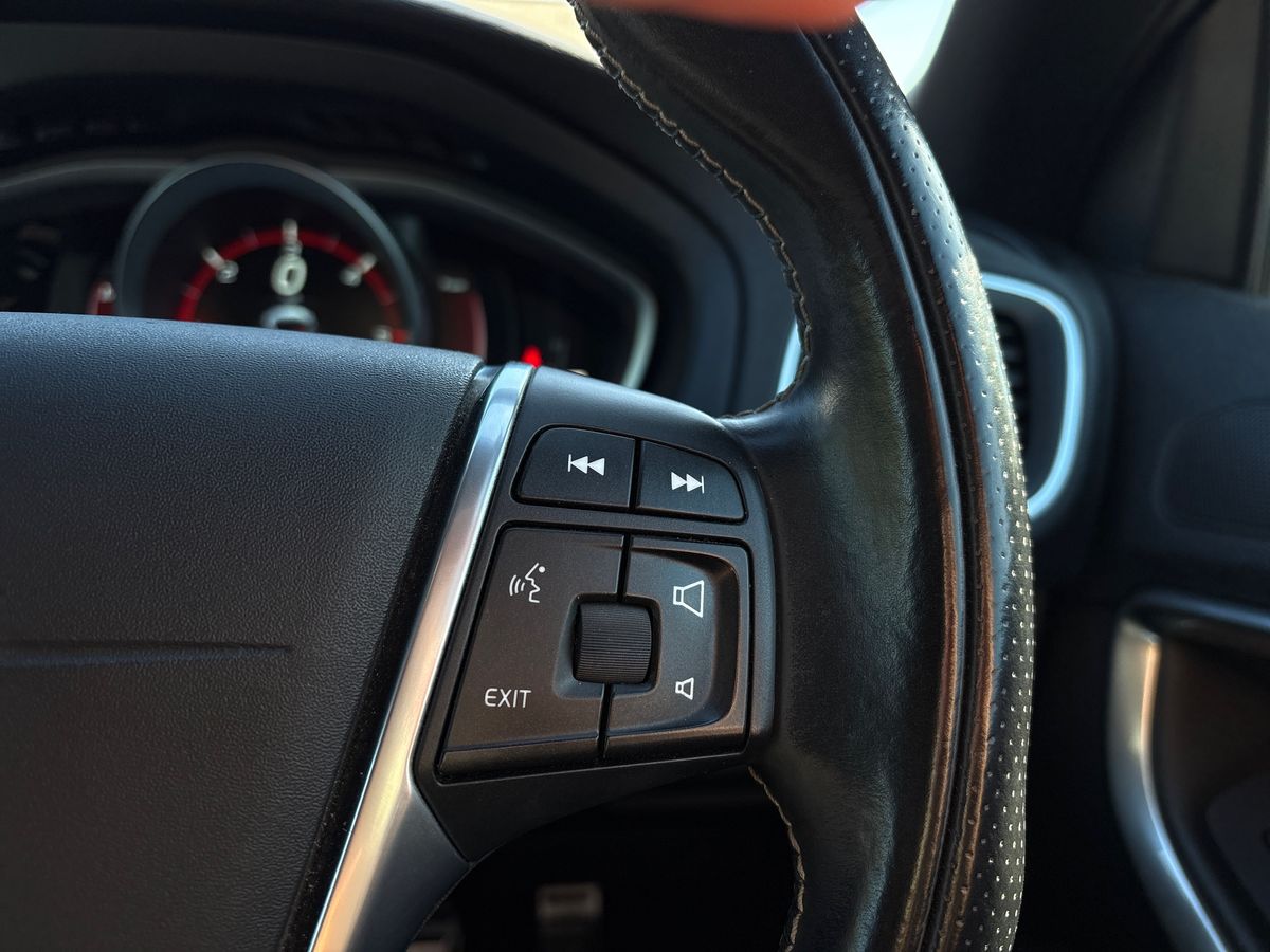 Used Volvo V40 2015 for sale - 76035257: Photo 25