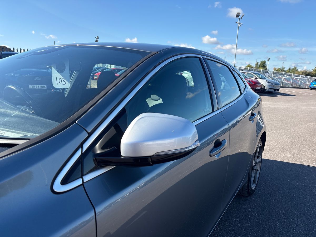 Used Volvo V40 2015 for sale - 76035257: Photo 45