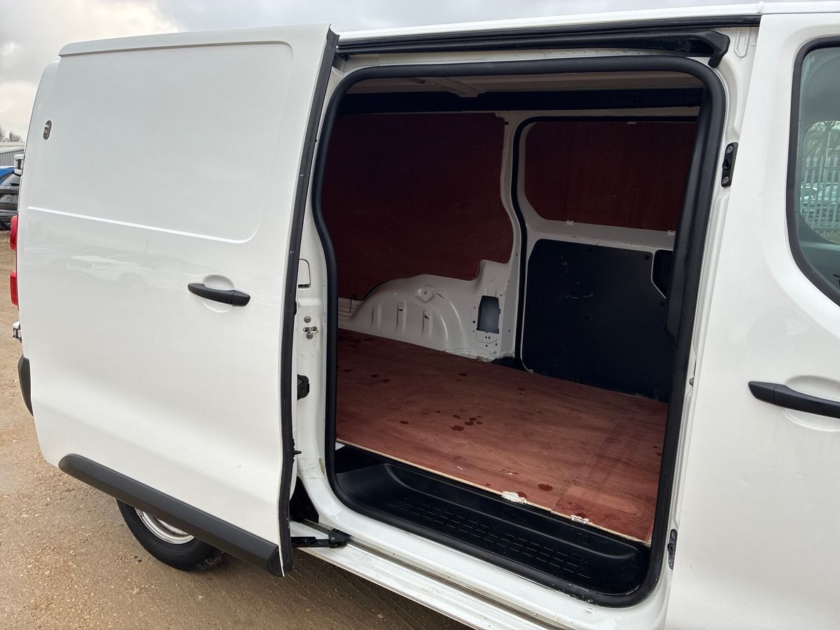 Used Vauxhall Vivaro 2022 for sale - 77113660: Photo 32