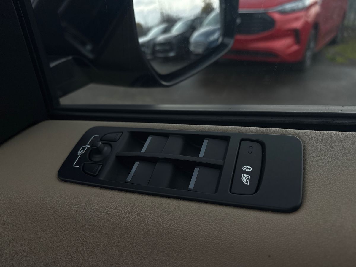 Used Land Rover Discovery Sport 2017 for sale - 76542387: Photo 18