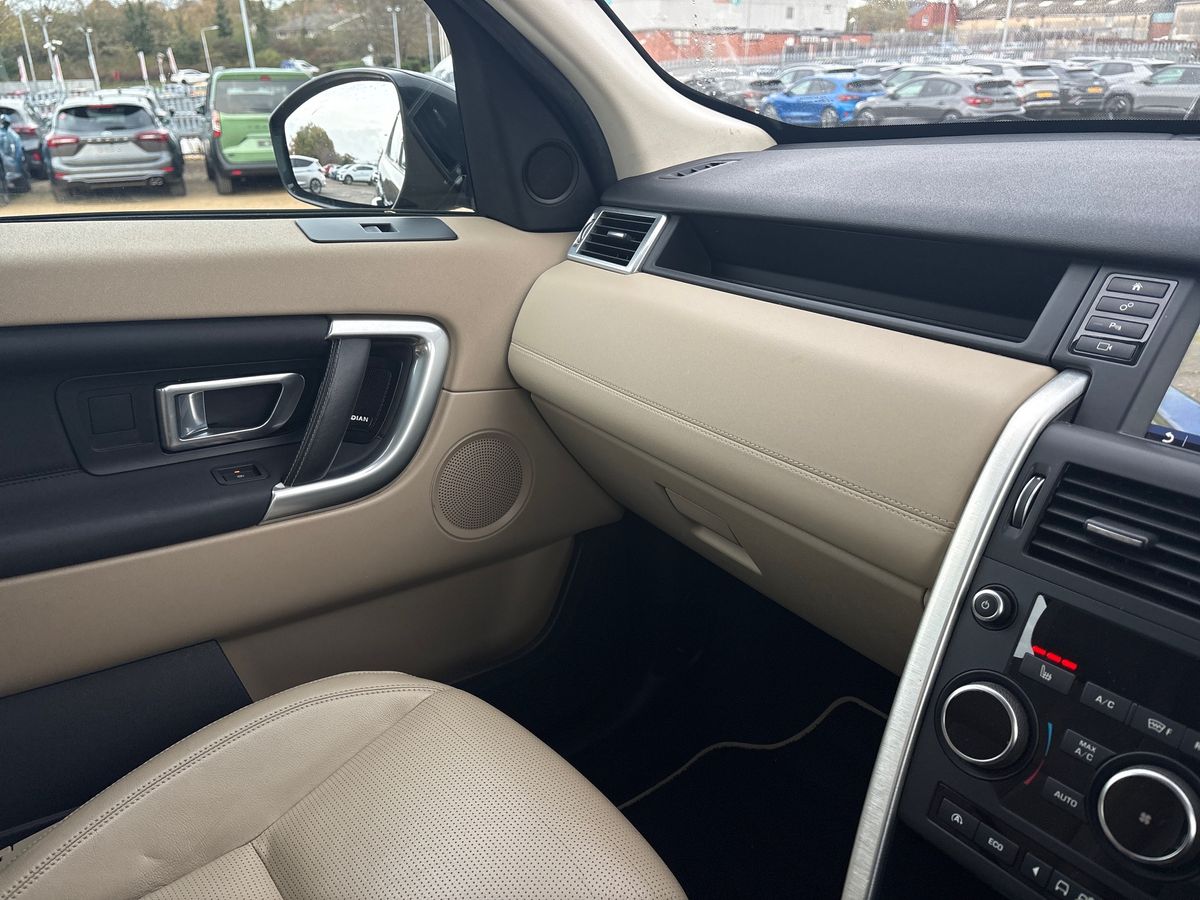 Used Land Rover Discovery Sport 2017 for sale - 76542387: Photo 28