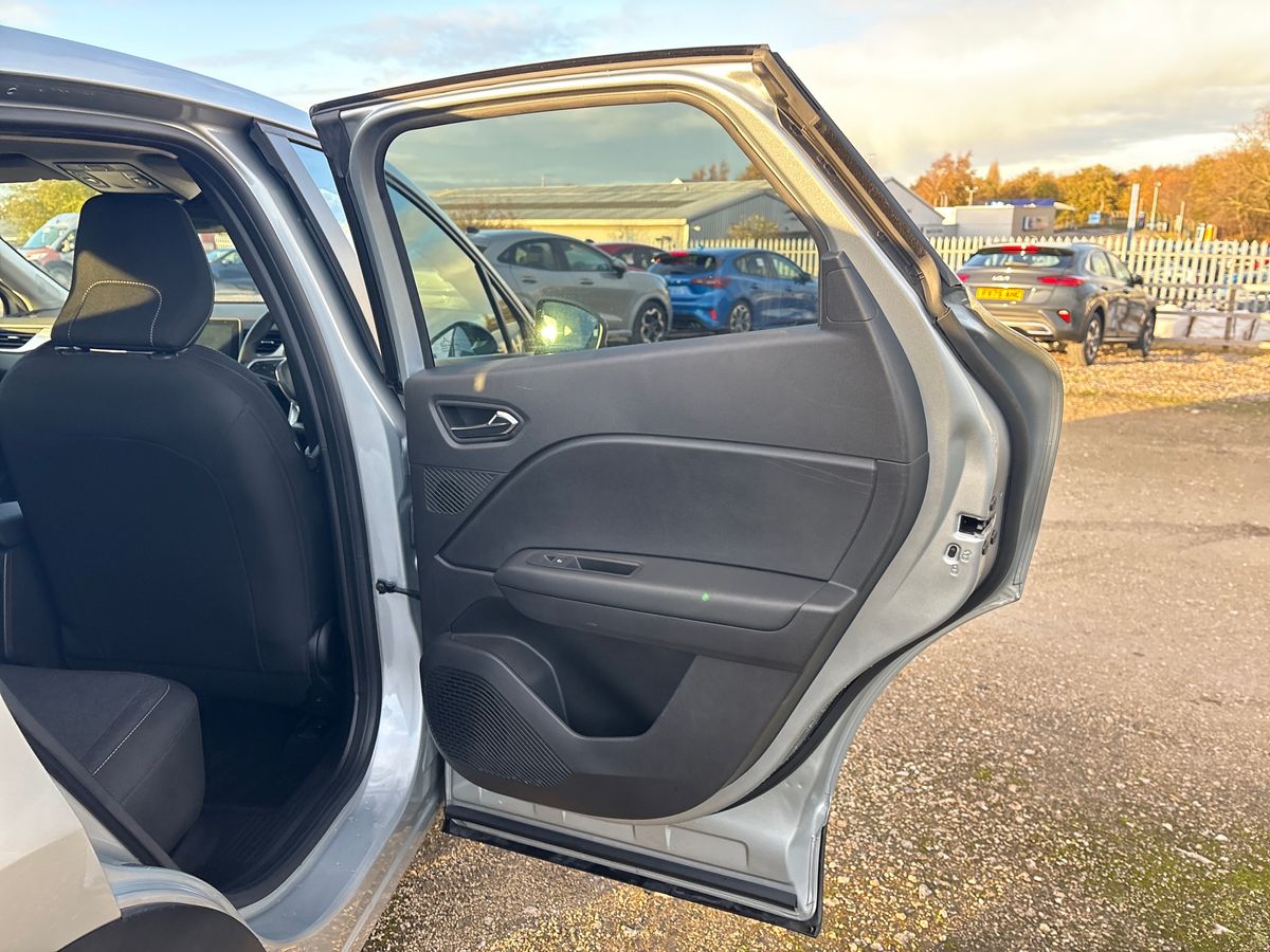 Used Renault Captur 2024 for sale - 76706851: Photo 35