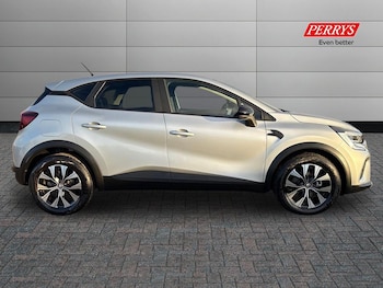 Used Renault Captur 2024 for sale - 76706851: Photo