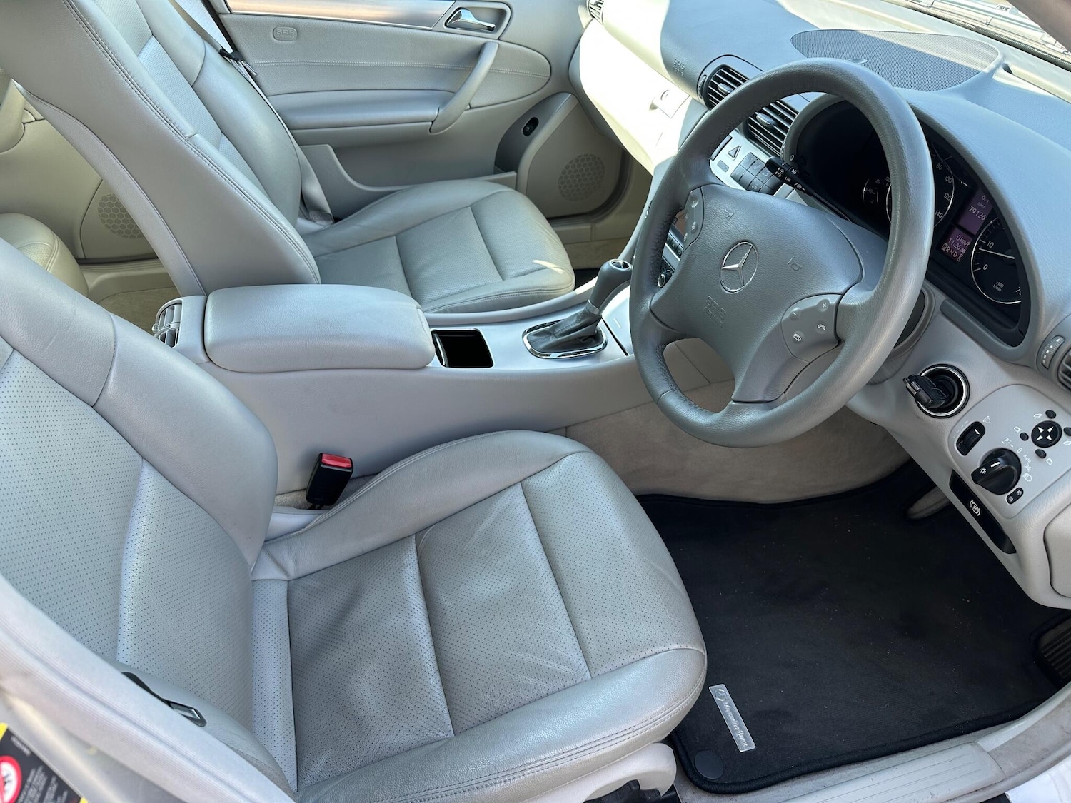Used Mercedes-Benz C-Class 2005 for sale - 76109195: Photo 8
