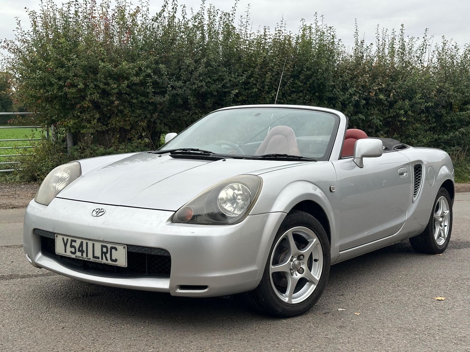 Used Toyota MR2 2001 for sale - 76306193: Photo 2