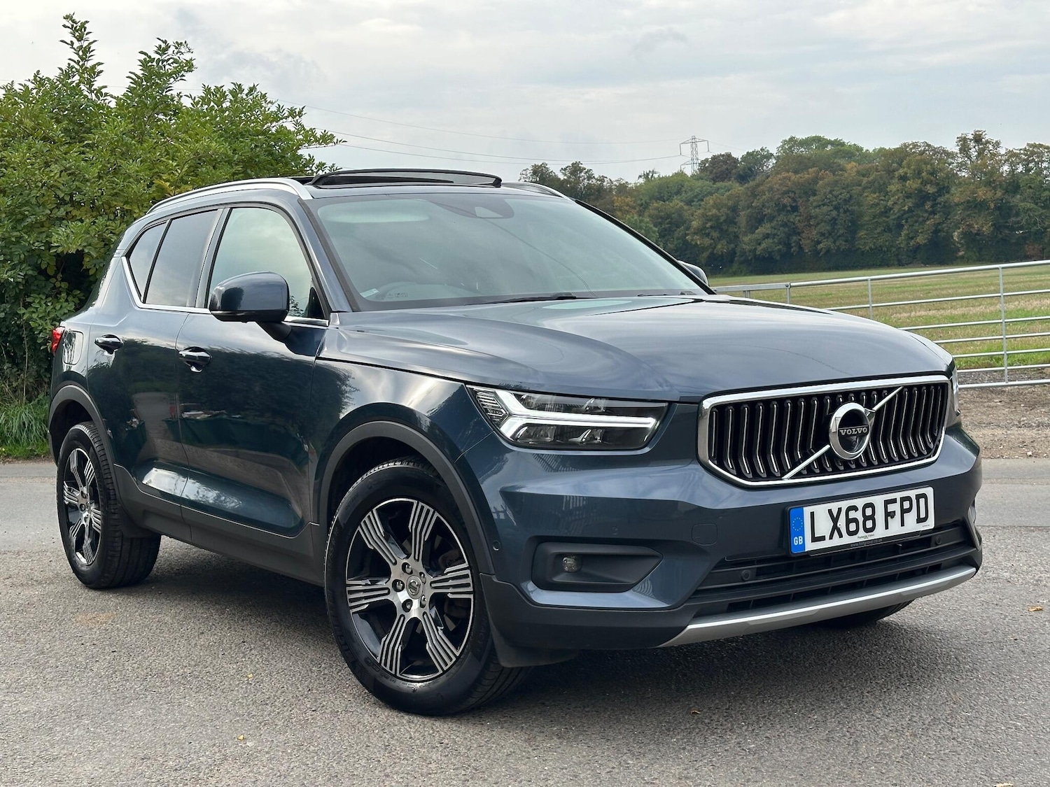 Used Volvo XC40 for sale - 76158790: Photo 17