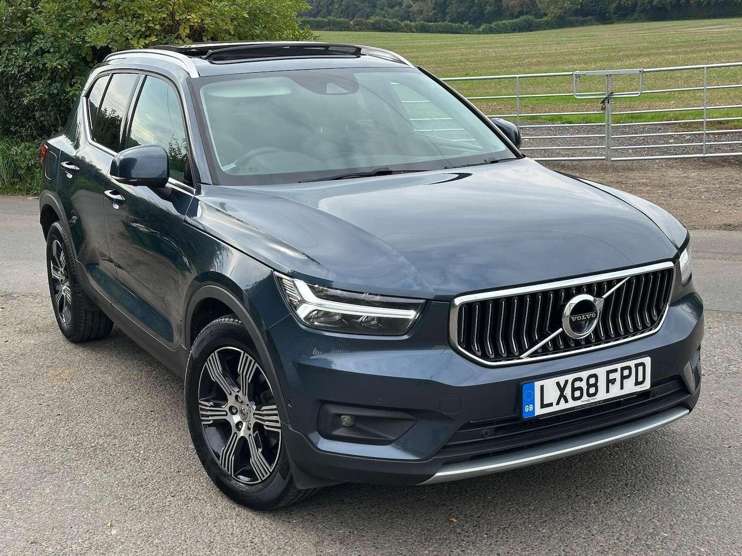 Used Volvo XC40 for sale - 76158790: Photo 27