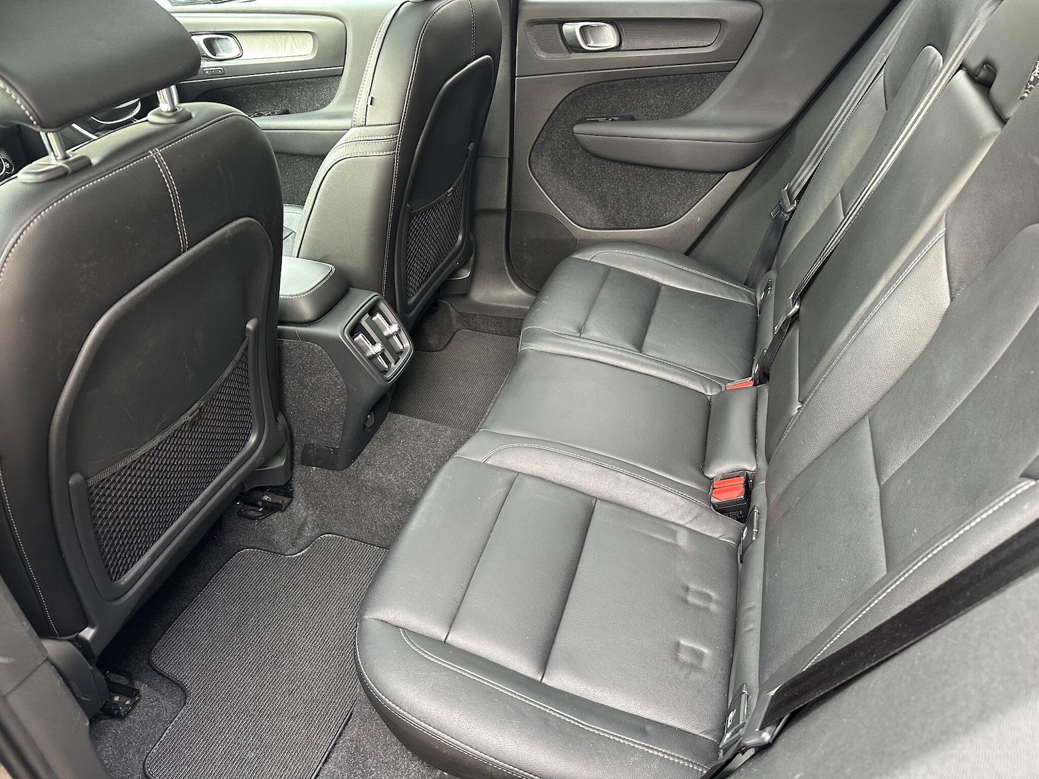 Used Volvo XC40 for sale - 76158790: Photo 28
