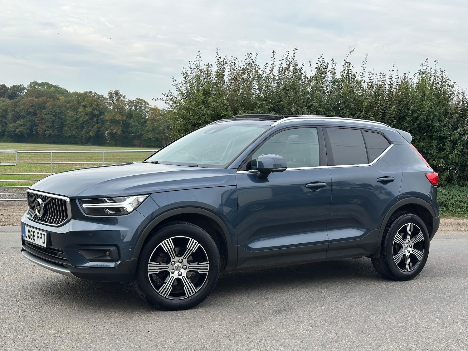 Used Volvo XC40 for sale - 76158790: Photo 4