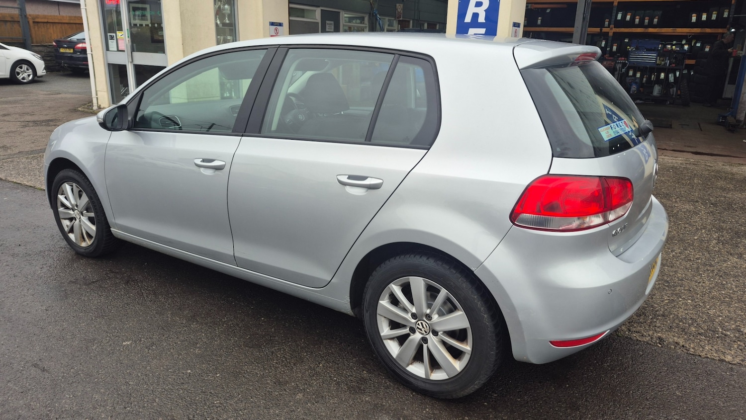 Used Volkswagen Golf 2010 for sale - 76531252: Photo 4