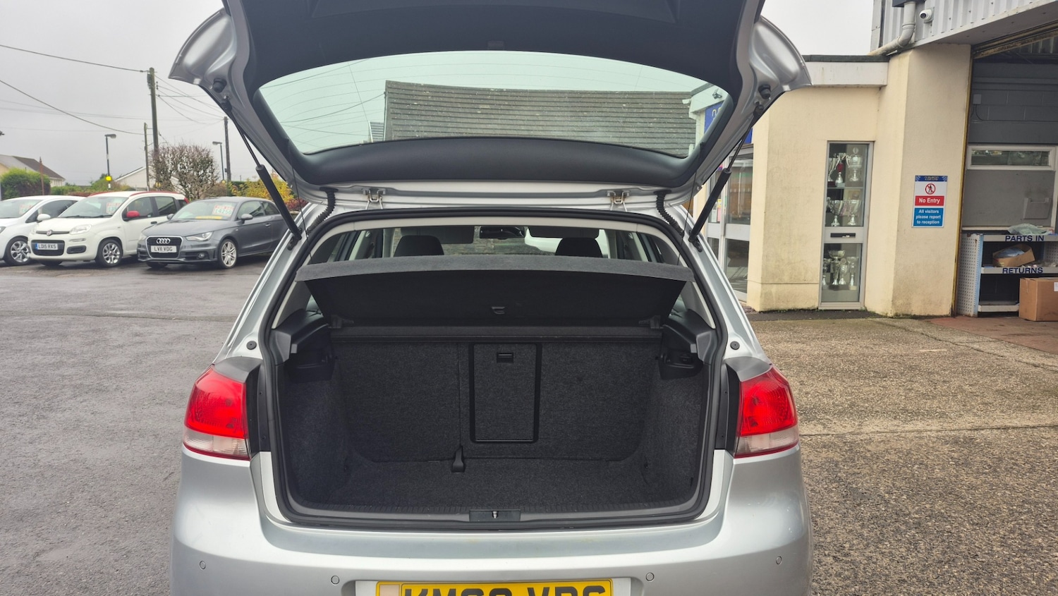 Used Volkswagen Golf 2010 for sale - 76531252: Photo 9