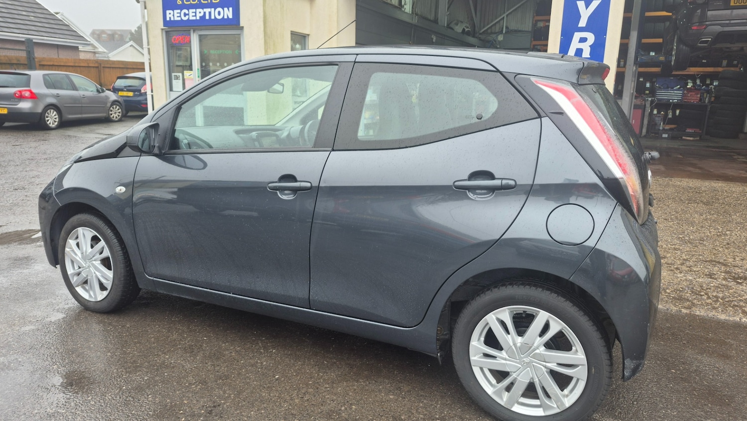 Used Toyota AYGO 2015 for sale - 77504133: Photo 2