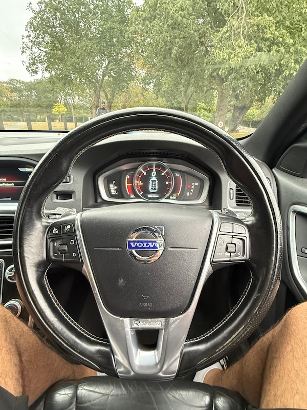 Used Volvo V60 2015 for sale - 75740531: Photo 15
