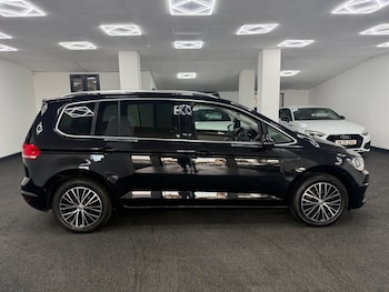 Used Volkswagen Touran 2016 for sale - 75642047: Photo