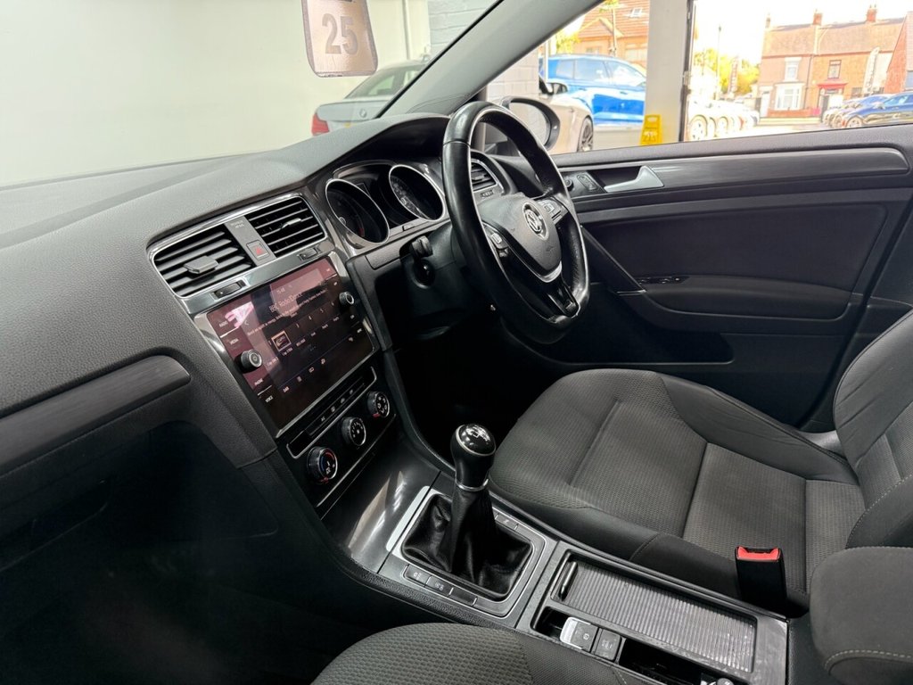 Used Volkswagen Golf 2017 for sale - 76019136: Photo 23