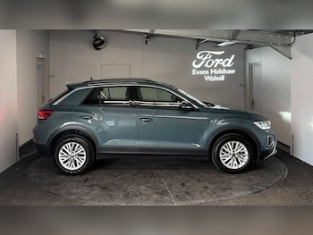 Used Volkswagen T-Roc 2023 for sale - 79065449: Photo