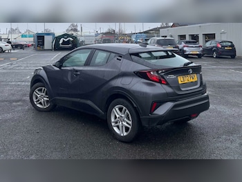 Used Toyota C-HR 2023 for sale - 77540800: Photo