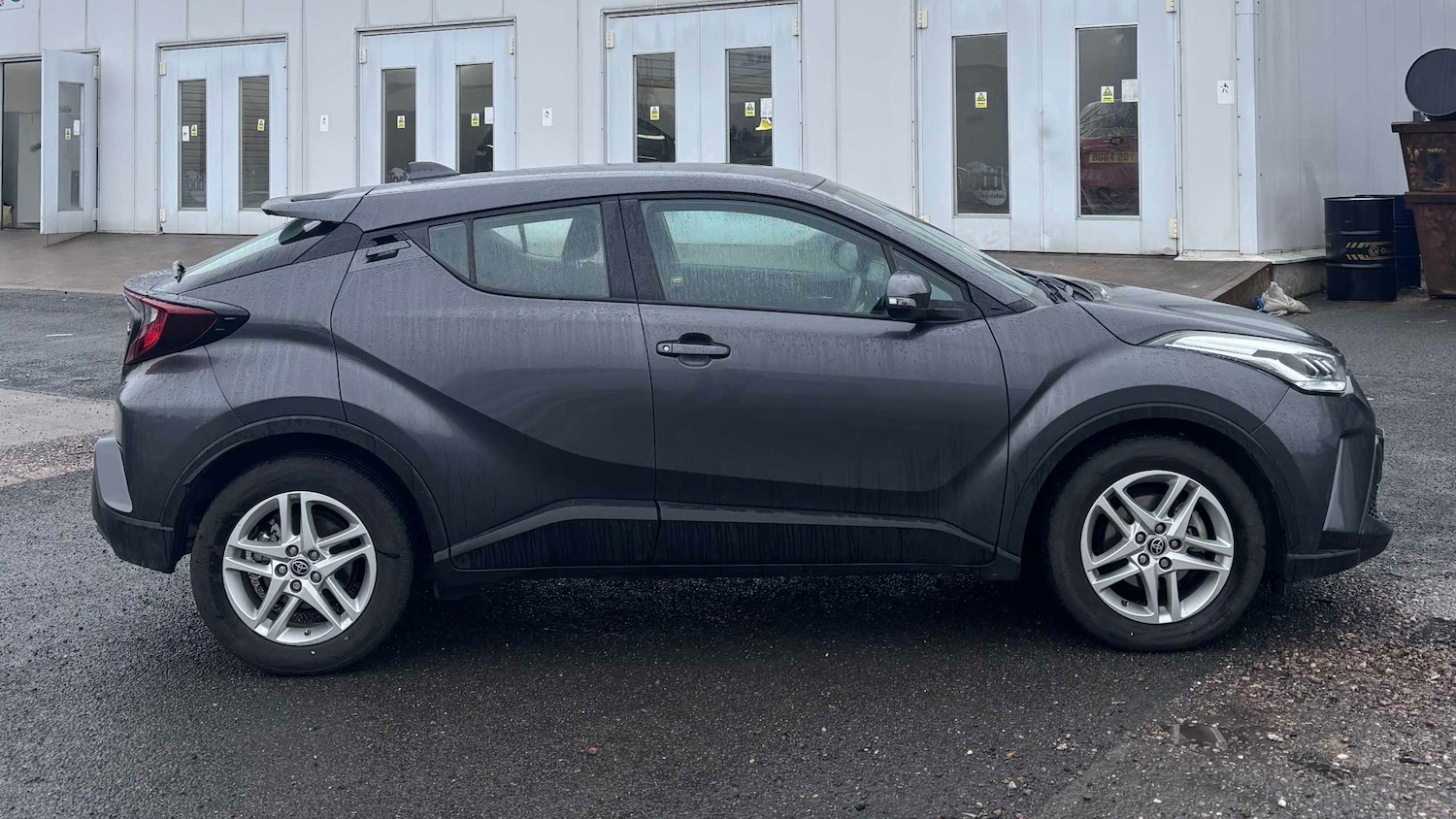 Used Toyota C-HR 2023 for sale - 77540800: Photo 3