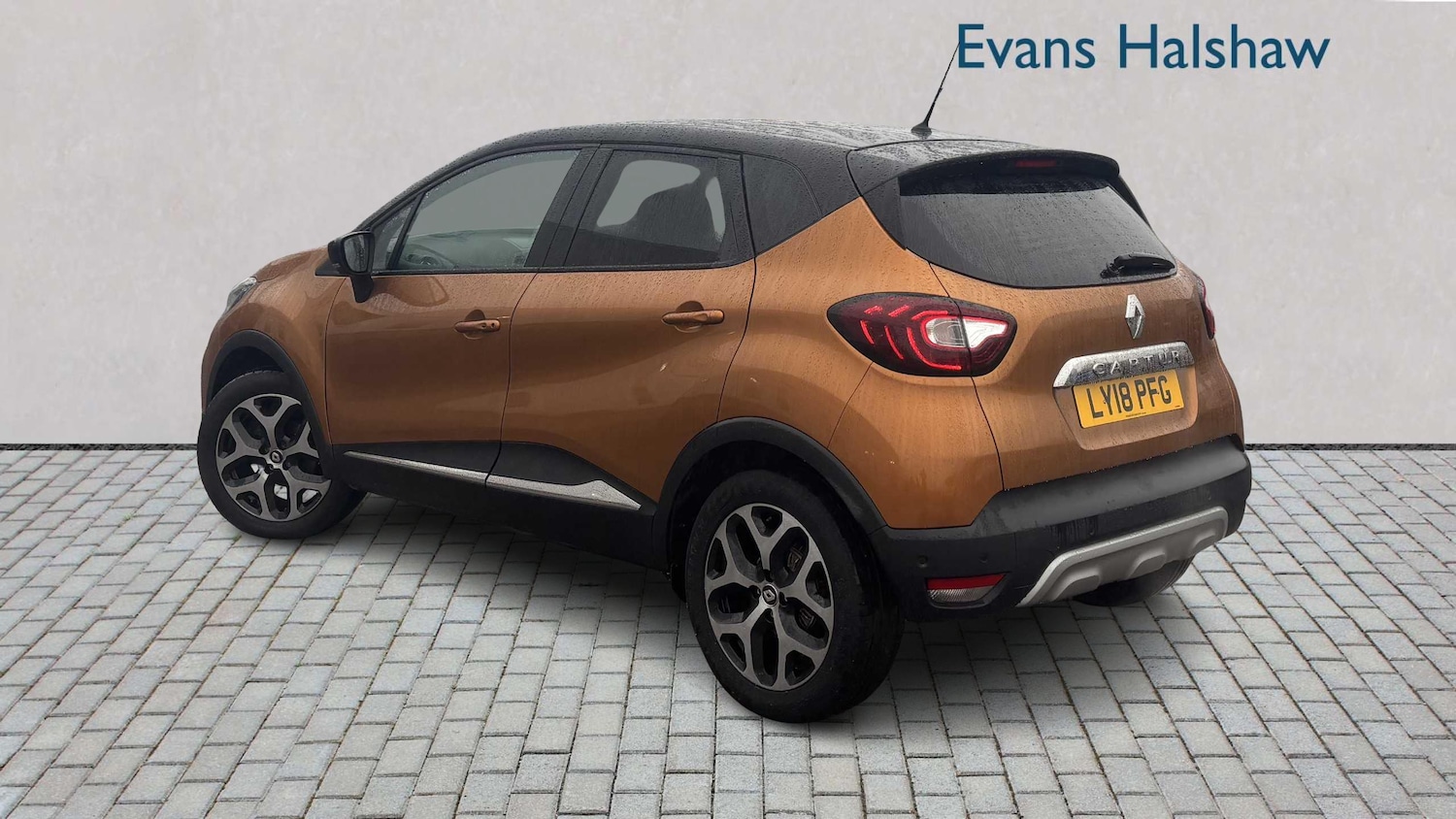 Used Renault Captur 2018 for sale - 77282050: Photo 2