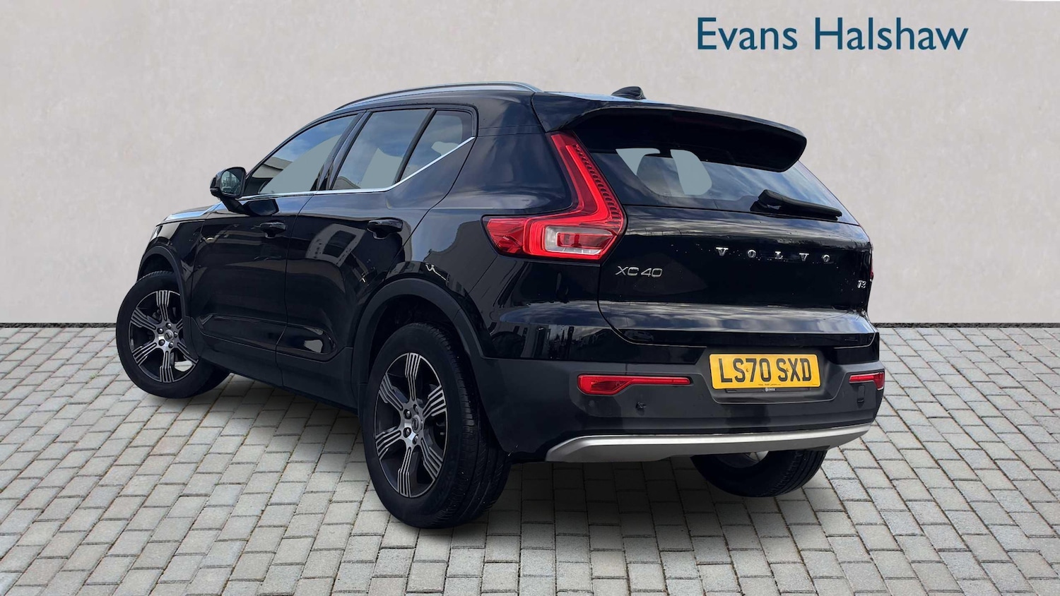 Used Volvo XC40 2020 for sale - 76916072: Photo 2