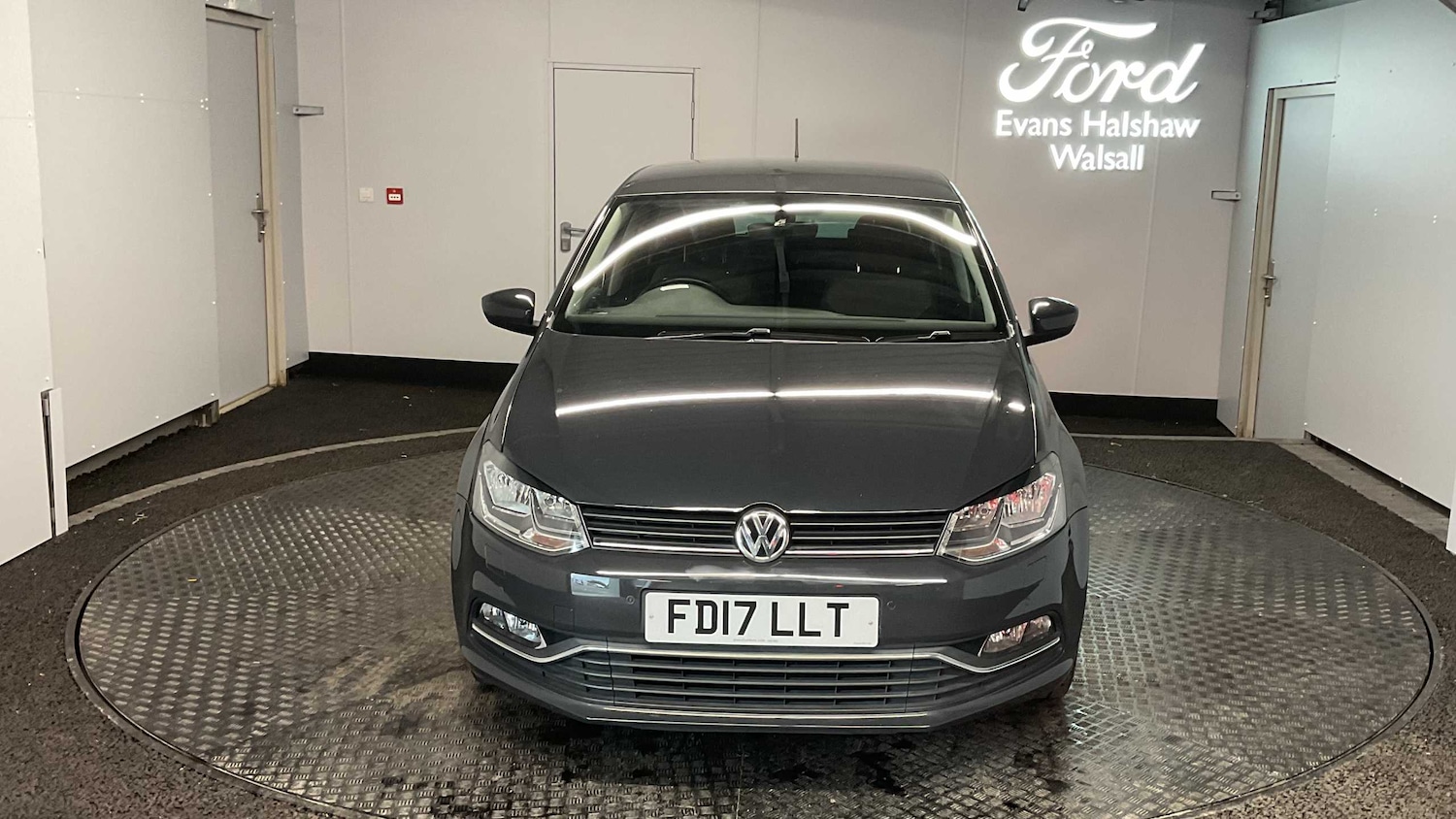 Used Volkswagen Polo 2017 for sale - 76329311: Photo 2
