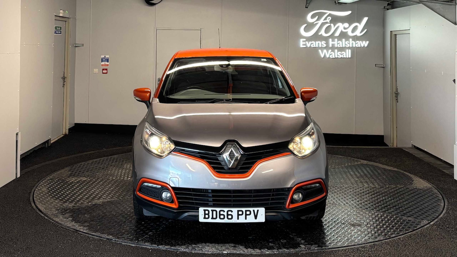 Used Renault Captur 2016 for sale - 77972596: Photo 2